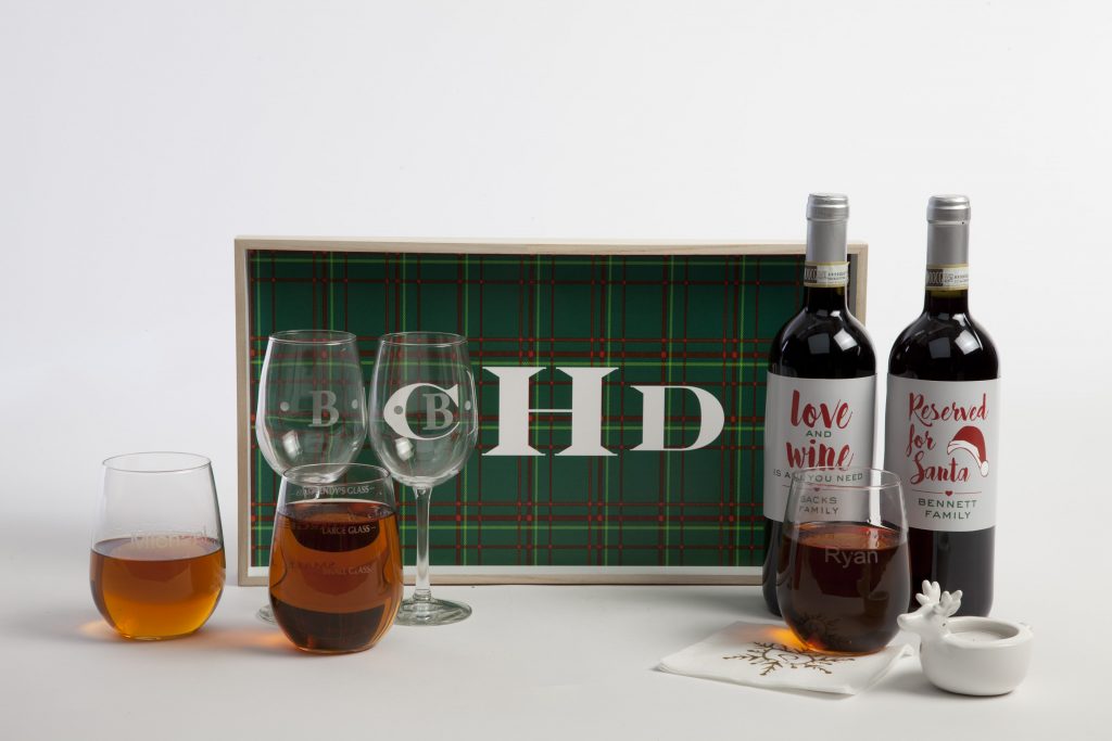 a509053-white-wood-tray-wine-bottles-with-personalized-labels-drink-measure-stemless-wine-glasses-personalized-wine-glasse